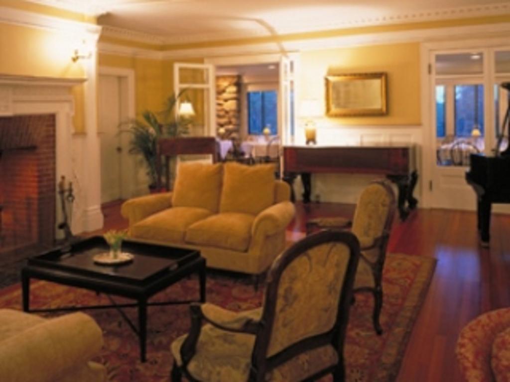 The Manor Inn Castine Room photo