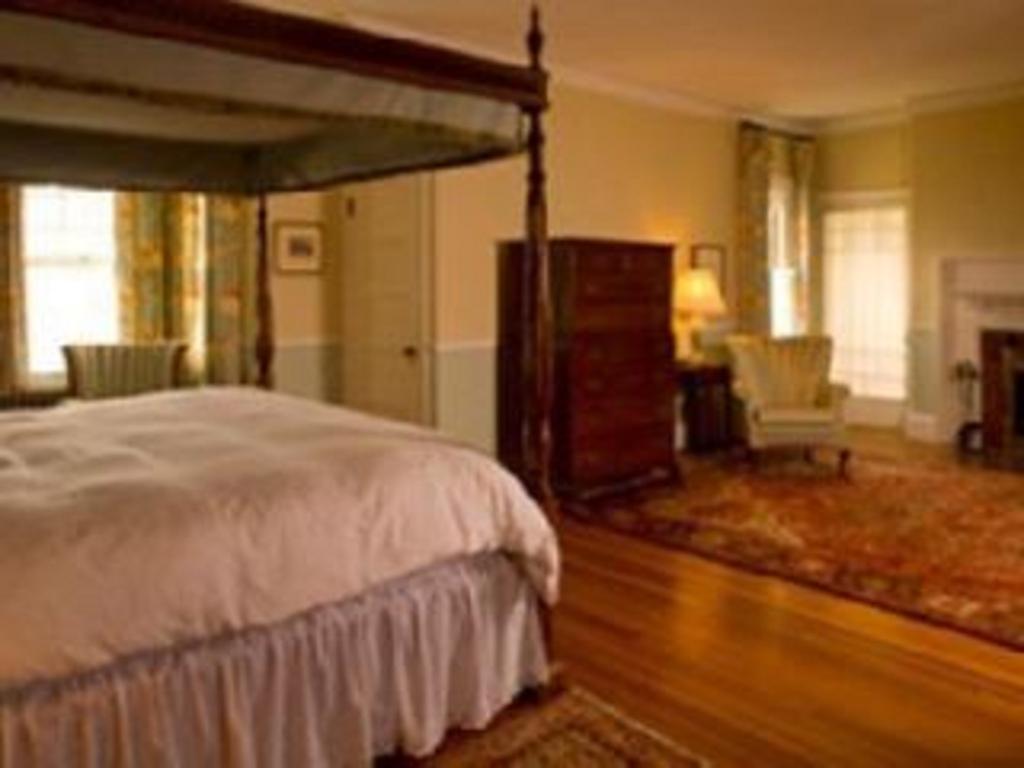 The Manor Inn Castine Room photo