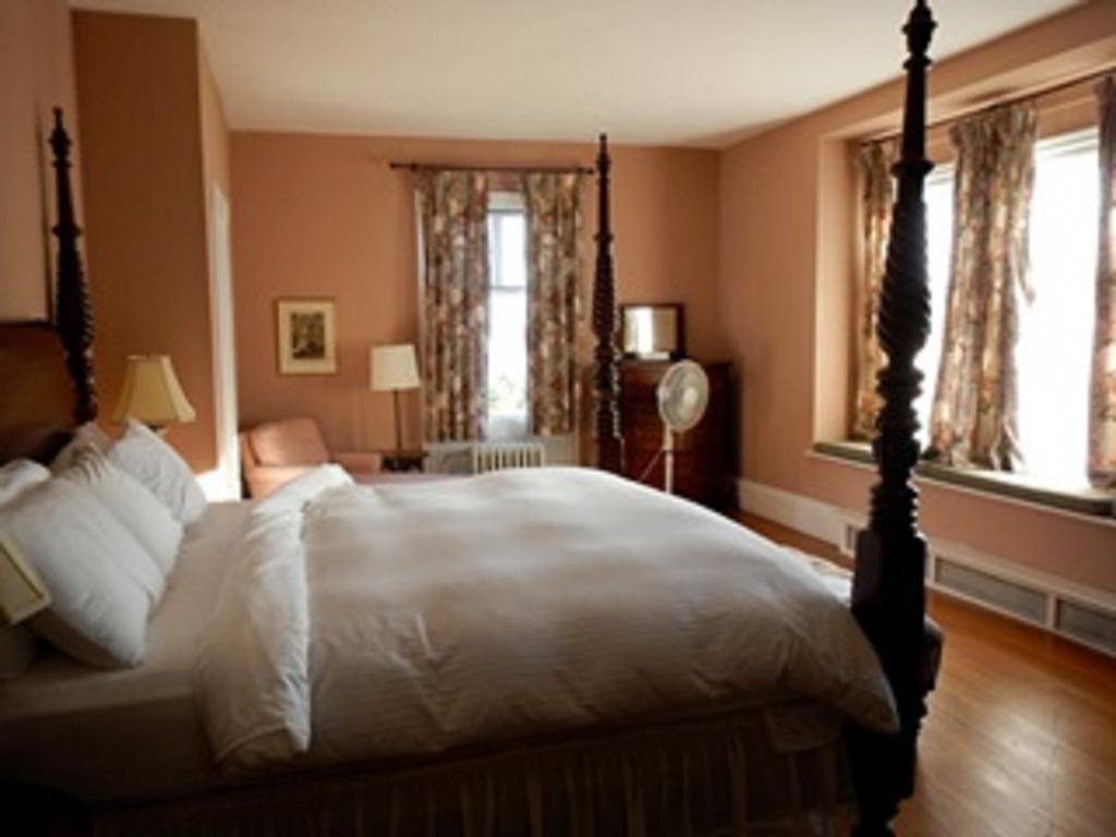 The Manor Inn Castine Exterior photo