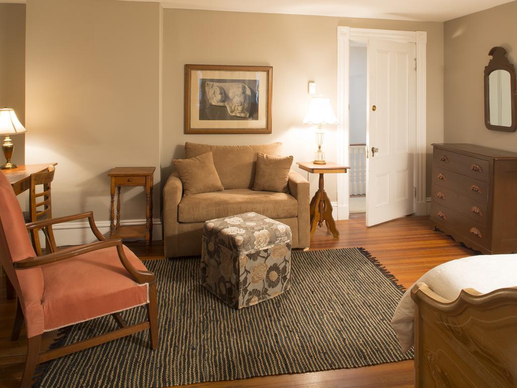 The Manor Inn Castine Exterior photo