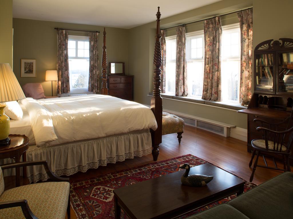 The Manor Inn Castine Exterior photo